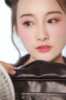 25岁的女字高中生动漫